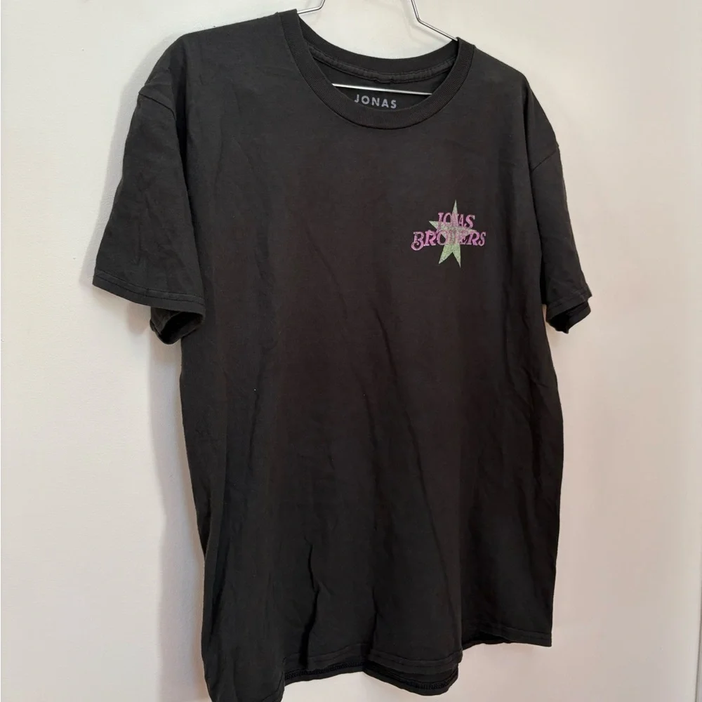 NWOT Urban Outfitters Jonas Brothers Graphic Tee Size Medium - Picture 4 of 11